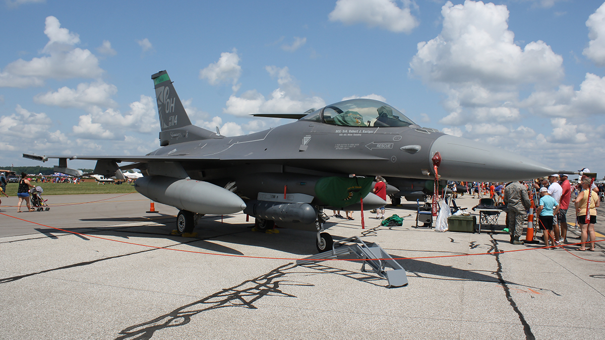 Full size: USAF - United States Air Force F-16 89-2114 at Willow Run Airport